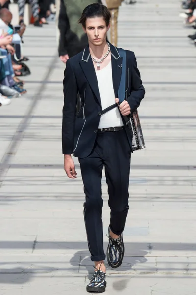 Look 36